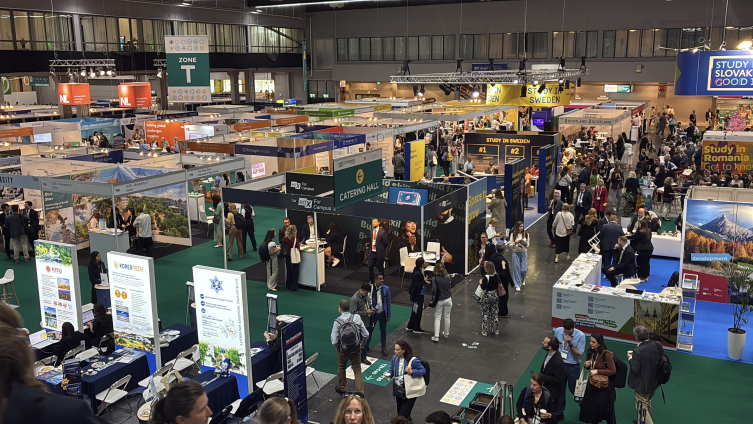 aa_picture_20250911_39085942 Dünyanın en prestijli yükseköğretim fuarında Türkiye pavilyonu dikkat çekti