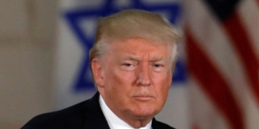 trump-israil-bayragi-reu-2374959