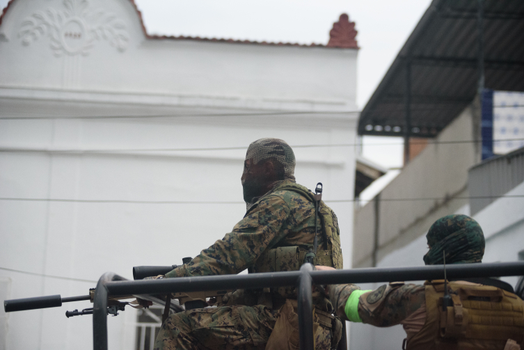 Brezilya'da uyuşturucu çetesine operasyon: Çatışmada 64 kişi öldü