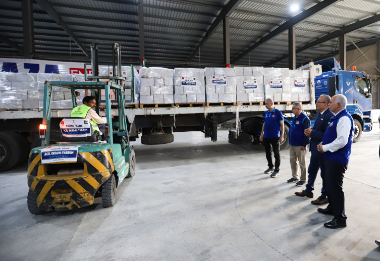 Yardım tırları Gazze yolunda: TDV, Gazze için 20 tır insani yardım gönderdi