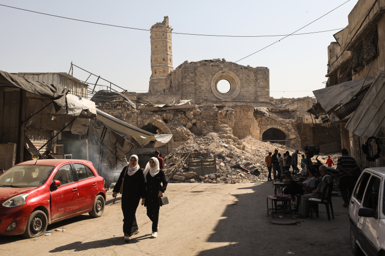 İsrail saldırıları, Gazze'de yaklaşık 1400 yıllık Büyük Ömeri Camisini "yıkıntıya" çevirdi