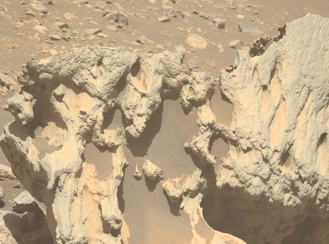 NASA, Mars'ta oraya ait olmayan bir kaya keşfetti