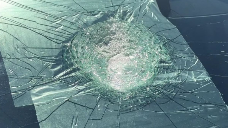 impact-windscreen Avustralya’da Tesla’yı vuran gizemli cisim: Tarihte bir ilk olabilir