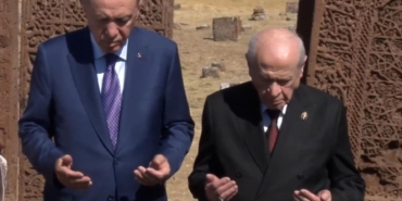 cumhurbaskani-erdogan-ve-devlet-bahceli-ahlat-20175267_9657_amp