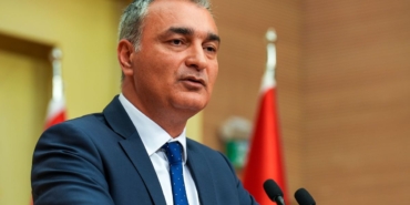 girne-aciklarinda-yolcu-gemisi-alabora-oldu-m-20190749_amp