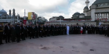 taksim-de-30-agustos-celenk-toreni-ve-siyasi-20189880_amp