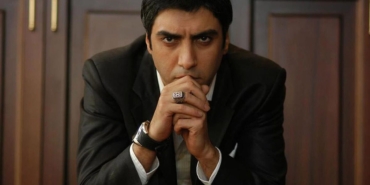 vadinin-polat-alemdari-necati-sasmaz-cocuklariyla_6aa2fb81f0_amp
