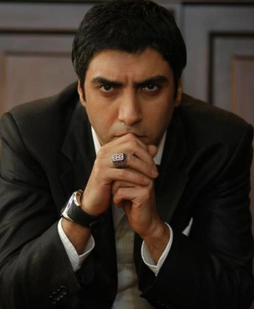 vadinin-polat-alemdari-necati-sasmaz-cocuklariyla_6aa2fb81f0_amp