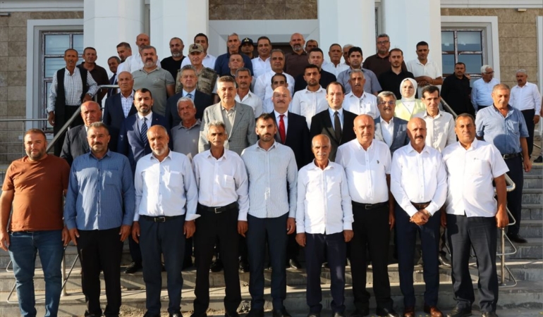 adiyaman-valisi-kucuk-gerger-de-muhtarlarla-b-2-20211581_amp