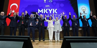 ak-partiye-gecen-foca-belediye-baskani-saniye_f8e2035450_amp