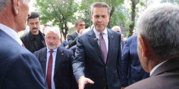 bakan-bayraktar-corum-da-vatandaslarla-bulust-20219554_amp