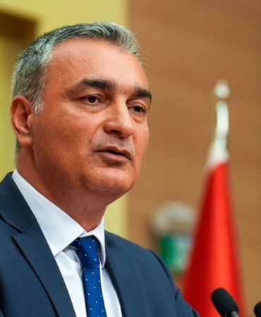 chp-sozcusu-sari-dan-balbay-a-tepki-chp-kimse-20212167_amp