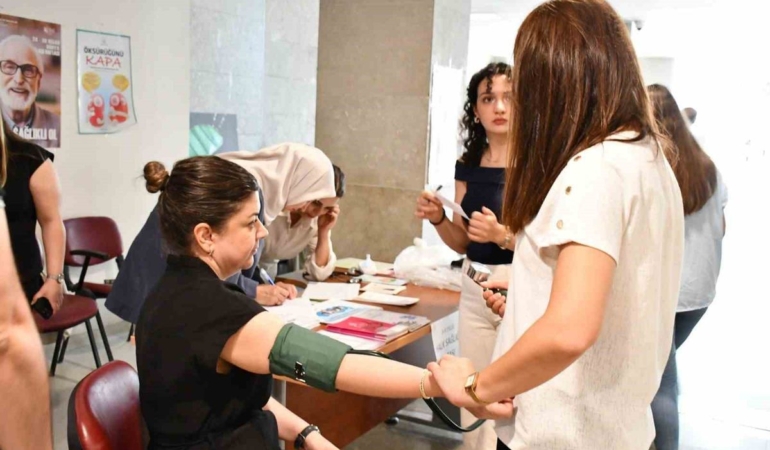 duzce-de-hastanede-her-gun-halk-sagligi-stand-2-20224391_amp
