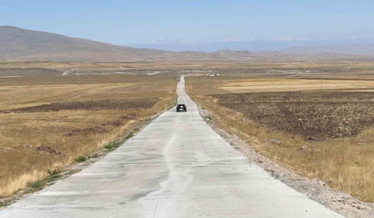 kars-ta-koy-yollarinda-beton-yol-donemi-vali-4-20222559_amp