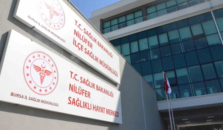 kirmizi-etek-sevdasi-61-yasinda-25-kilo-verdi-3-20214059_amp