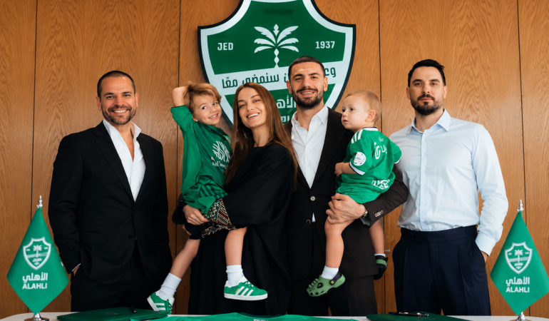 merih-demiralin-esinden-kafa-karistiran-hamle-tek_5f72f1b941_amp