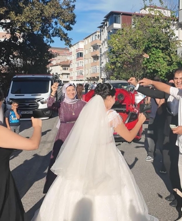 ozel-gereksinimli-esmanur-un-gelinlik-giyme-h-5-20208995_amp