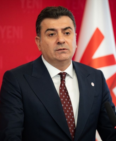 yeni-parti-sozcusu-emre-partisinin-myk-5-20219425_amp