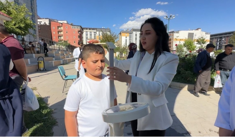 yuksekova-da-parklar-saglik-sahnesine-donustu-3-20221109_amp